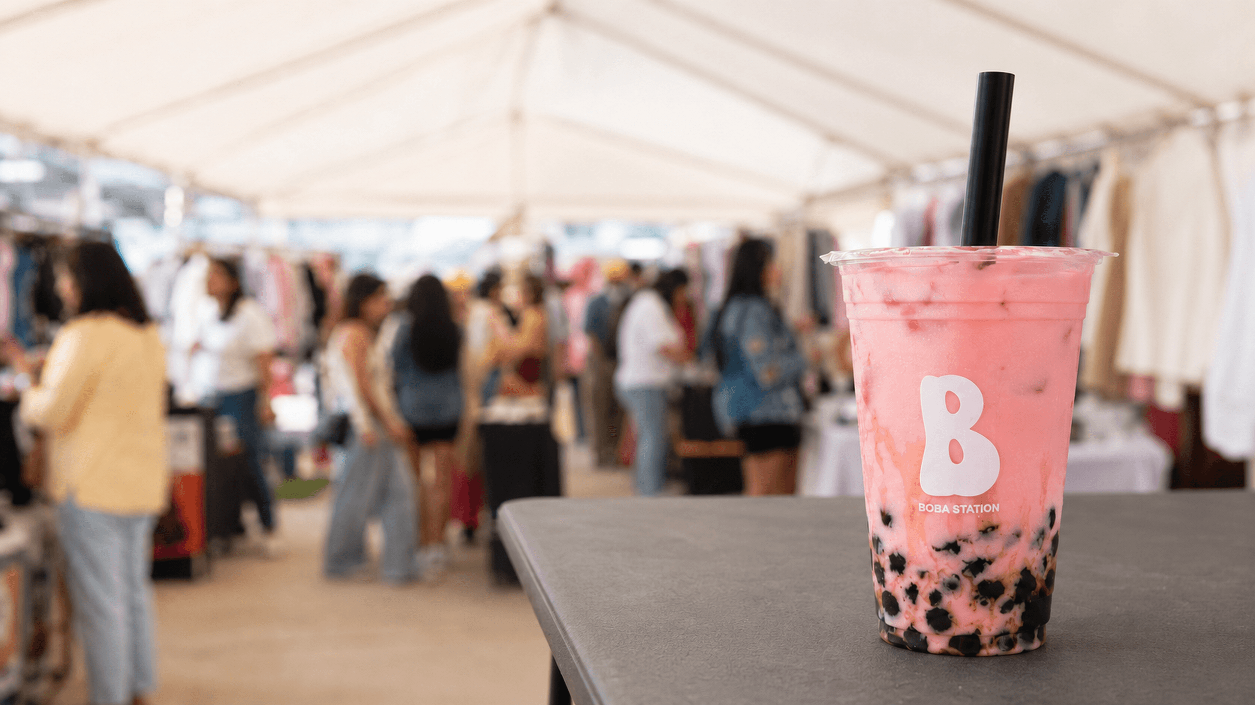 Boba Station durante un bazar en Ensenada